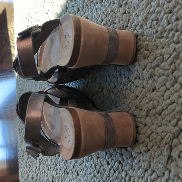 Yoki metallic pewter platform/wedge size 8.5 - Picture 4 of 5